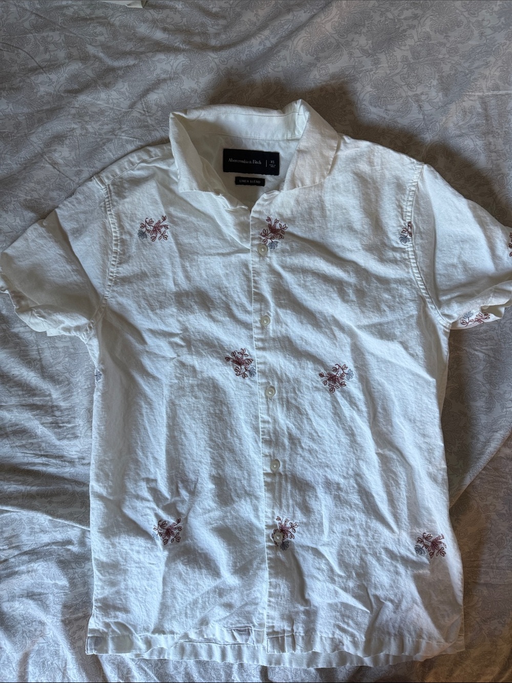 Abercrombie & Fitch White Short-Sleeve Linen Shirt with Maroon Floral Embroidery